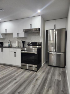Trendy 2-Bed Oasis Awaits!